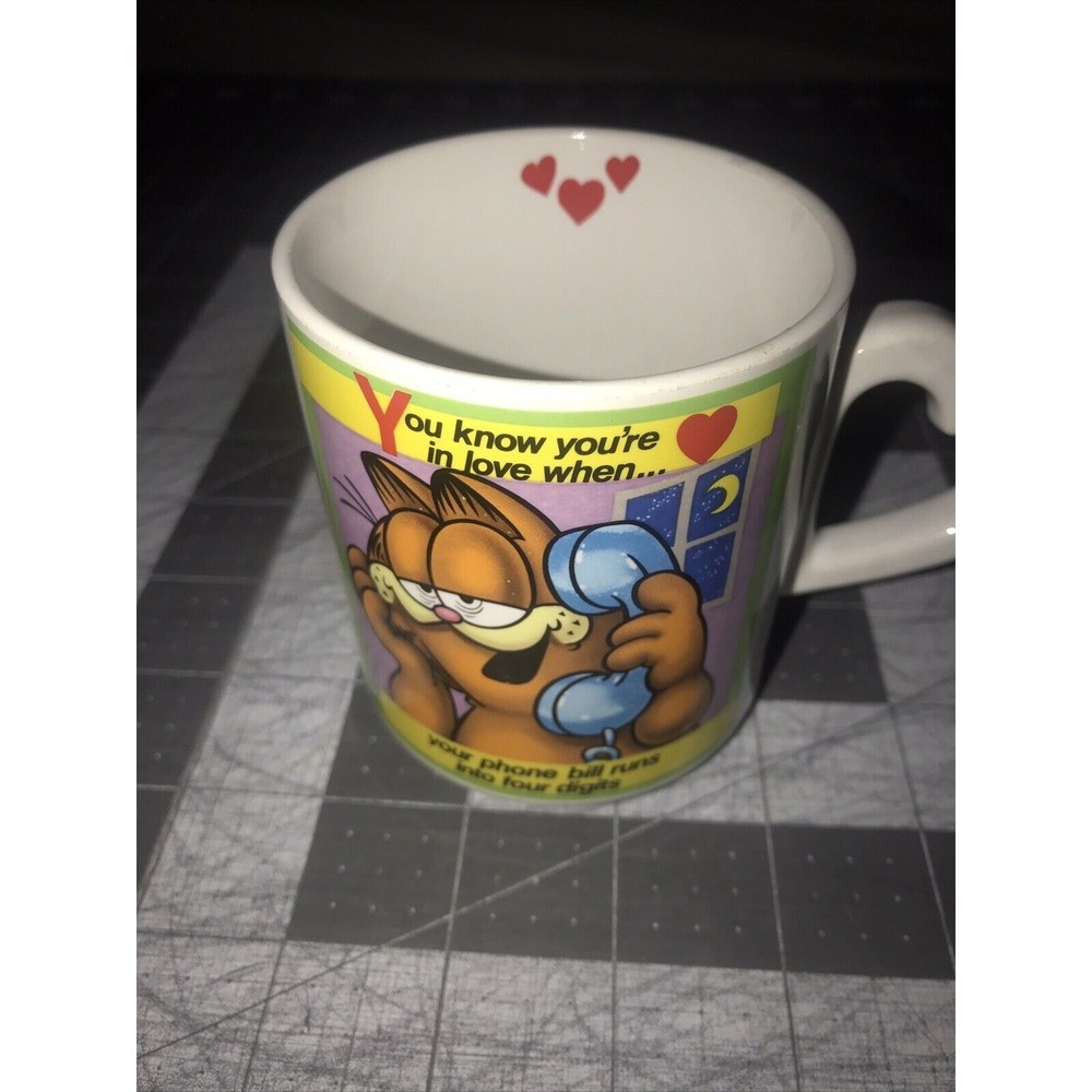 1978 Garfield the Cat Coffee Mug Heart Handle KNOW YOU'RE IN LOVE Phone Enesco‎